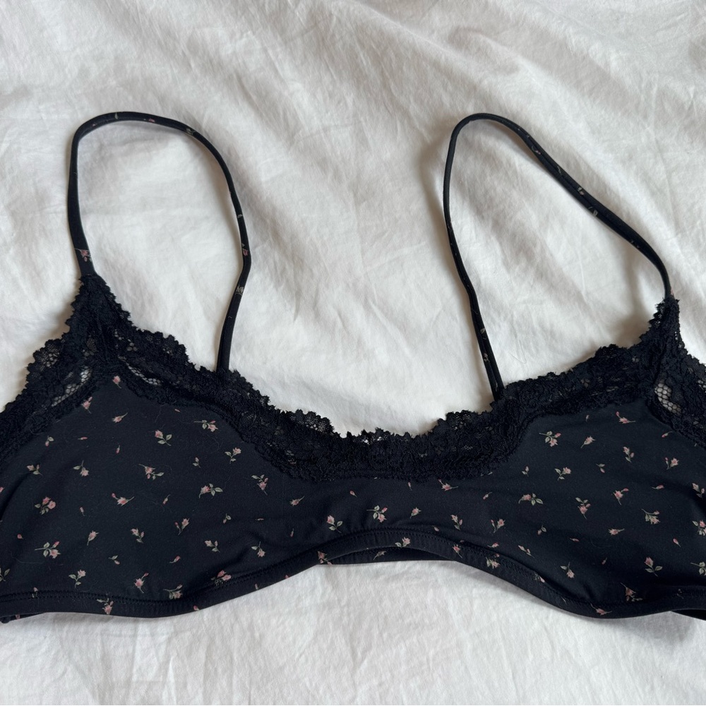 SKIMS Fits Everybody Lace Floral Bralette